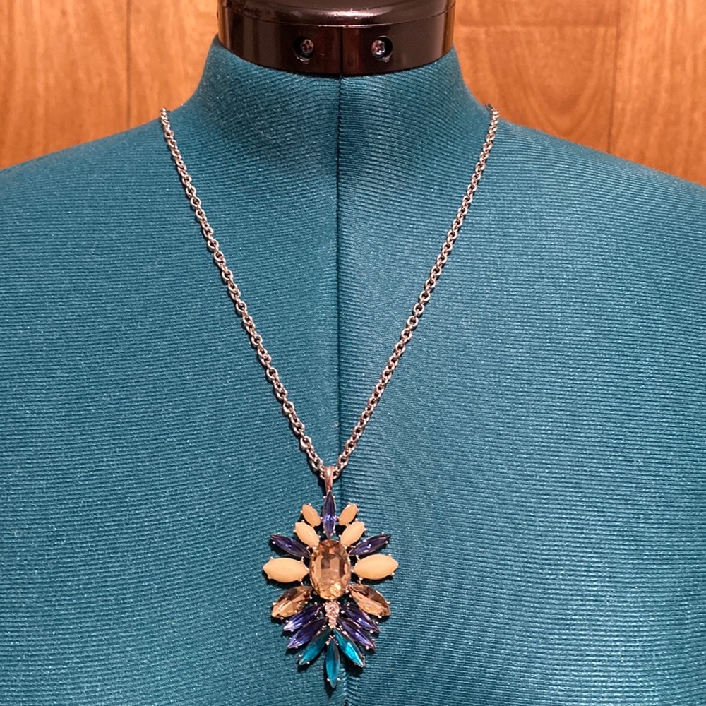Banana Republic Long Necklace NWT Color Palette Looks Peacock Like 🦚